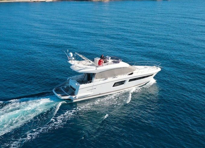 Motorboat JEANNEAU PRESTIGE 500 FLY 870hp