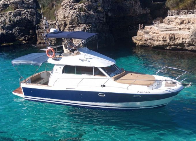 Motorboat Beneteau Antares 600hp