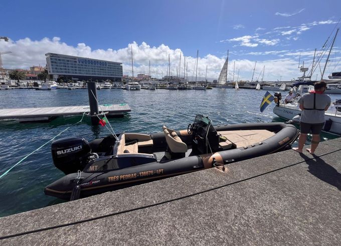 RIB Hydrosport 737 SUNDECK 200hp