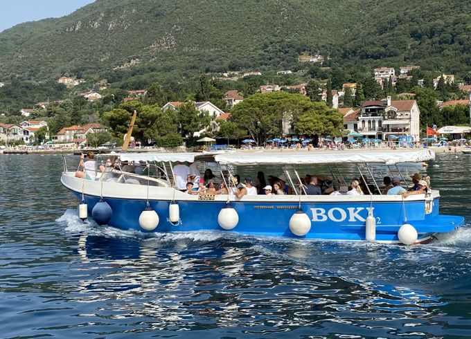 Motorboat Monte Marine Yachting Tranquility Boki 2 300hp