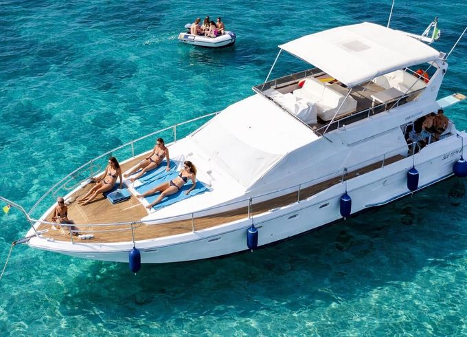 Motorboat Ferretti 52 Fly S