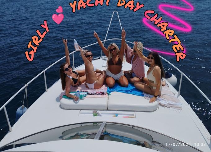 Motorboat Girly Yacht Day Charter 250hp