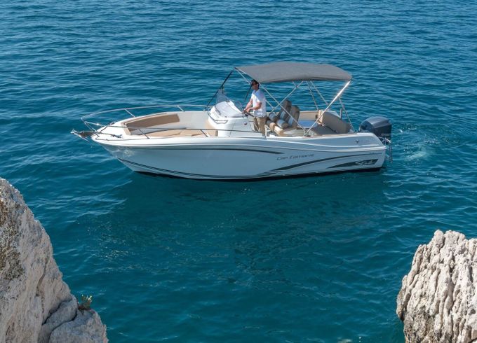 Motorboat Jeanneau Cap Camarat 7.5 CC 250hp
