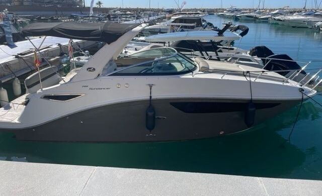Motorboat Sea Ray 265 Sundancer 300hp