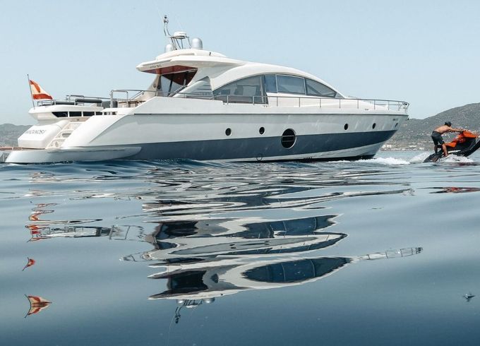 Motor yacht Aicon 72 SL | GADEA 2900hp