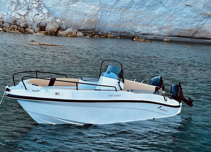 Motorboat Nireus - Milos 2023
