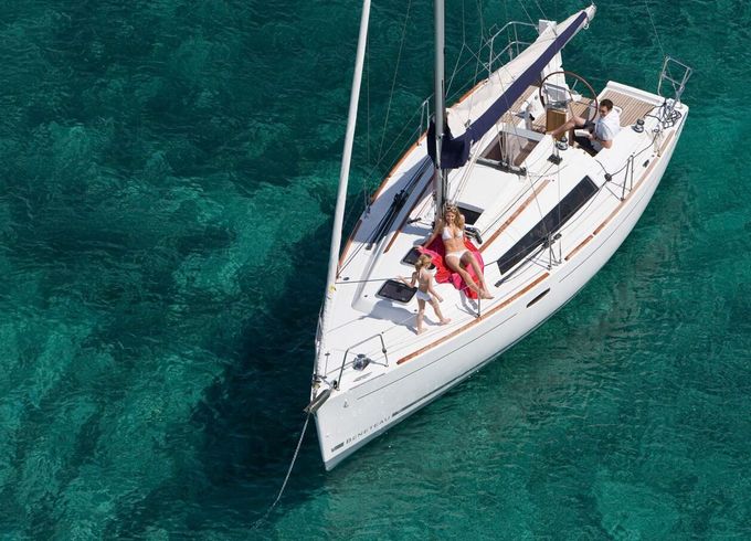 Sailboat Beneteau Oceanis 31 10m