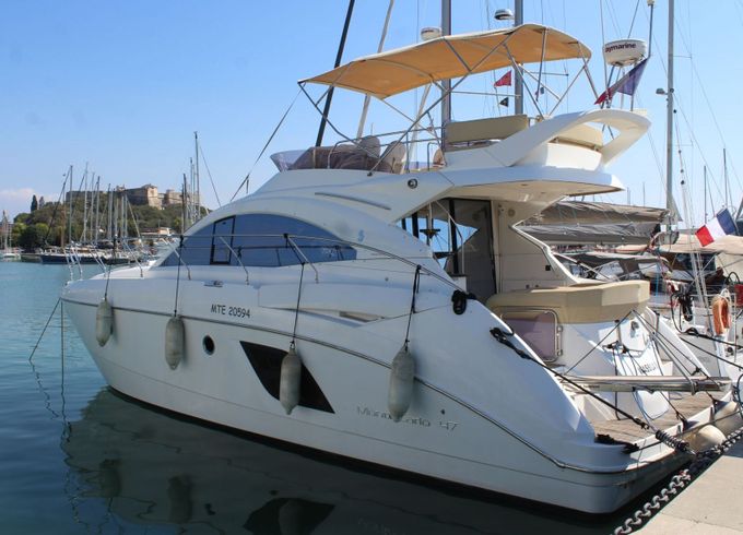 Motorboat Beneteau Monte Carlo 47 870hp