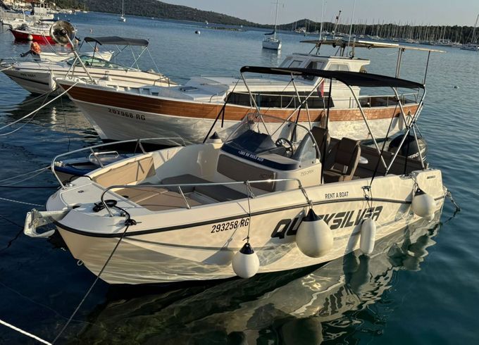 Motorboat Quicksilver 755 open 300hp