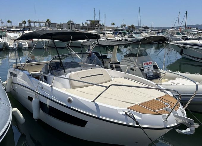 Motorboat KARNIC SL652 175hp
