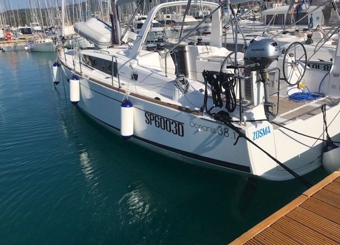 Sailboat BENETEAU OCEANIS 38.1 11.5m