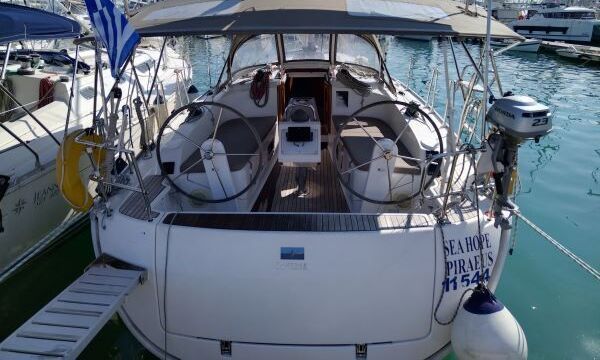 Sailboat BAVARIA CRUISER 37 11.3m