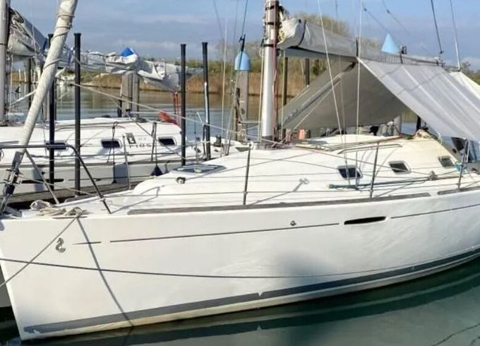 Sailboat Beneteau First 31.7 9.5m