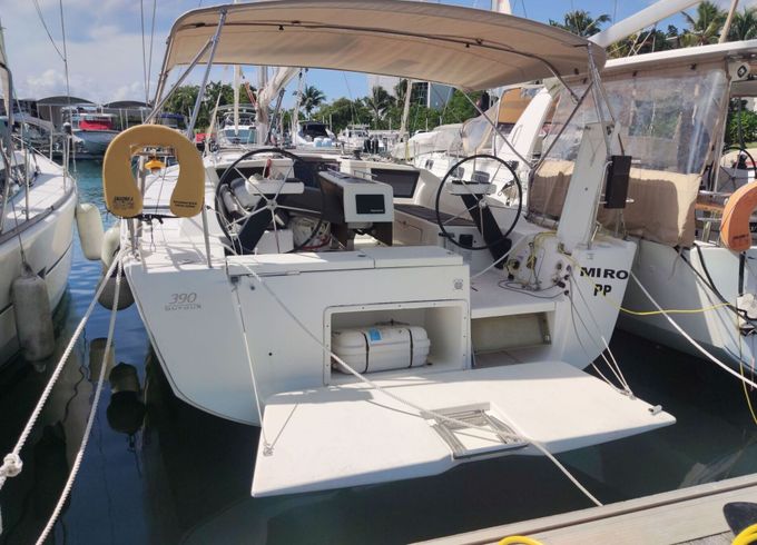 Sailboat Dufour Yachts Dufour 390 11.93m