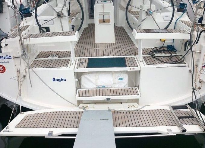 Sailboat Beneteau Oceanis 35.1 10.45m