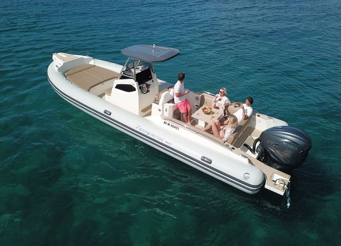 RIB Capelli Capelli 900 OPEN anno 2023 con BAGNO e CABINA 300hp