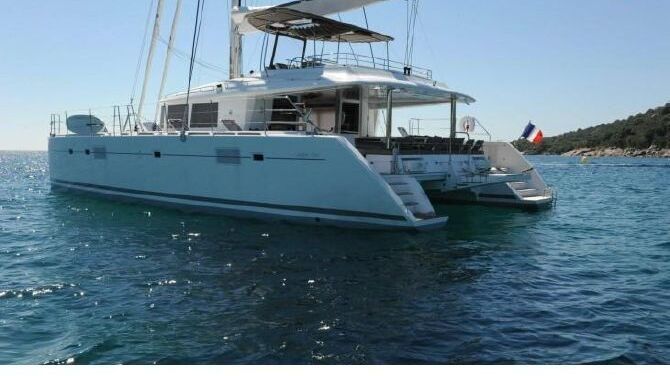 Catamaran LAGOON 560 17m