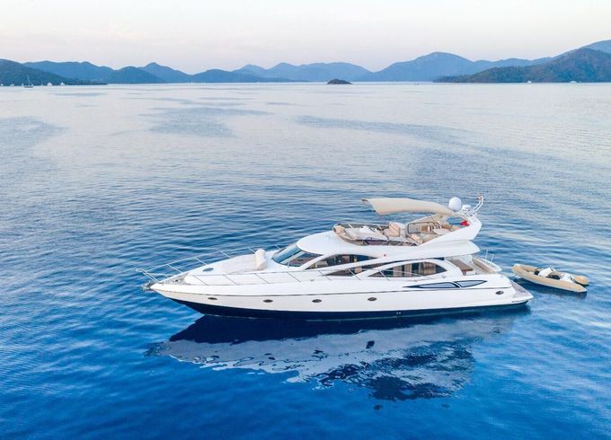 Motor yacht Sunseeker 64 ft Sleek Design Yacht 1200hp