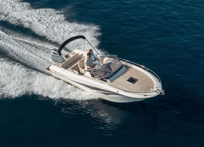 Motorboat Atlantic 730 Sun Cruiser 250hp