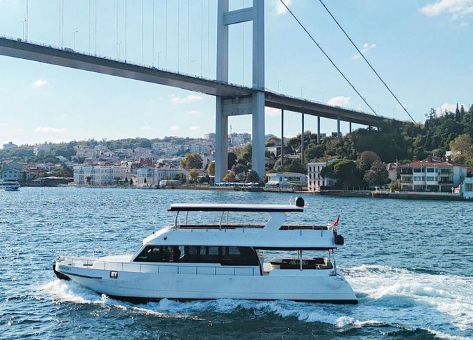 Motor yacht custom 2010 900hp