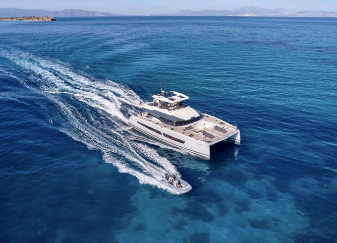 Catamaran Fountaine Pajot Power 67 20.3m
