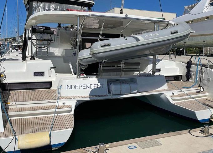 Catamaran LAGOON 42 12.8m