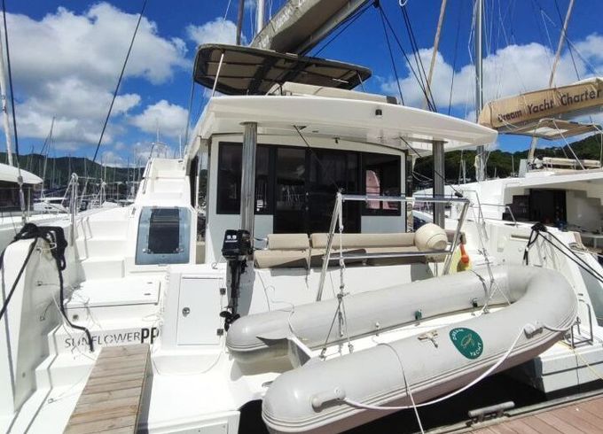 Catamaran Catana Group Bali 4.8 - 6 cab. 14m