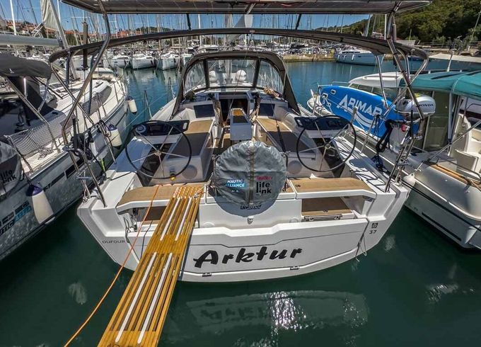 Sailboat Dufour Yachts Dufour 37 - 3 cab. 10m