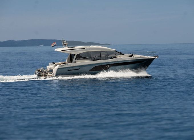 Motor yacht Jeanneau Prestige 520 S 870hp