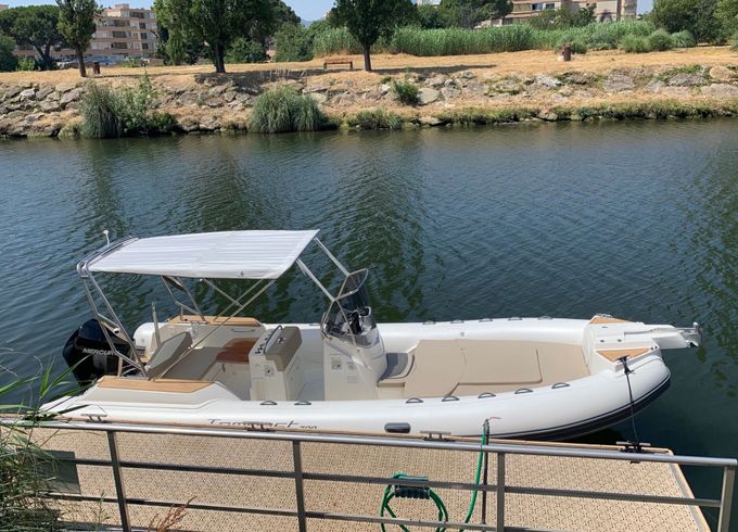 Motorboat Capelli Tempest 700 200hp