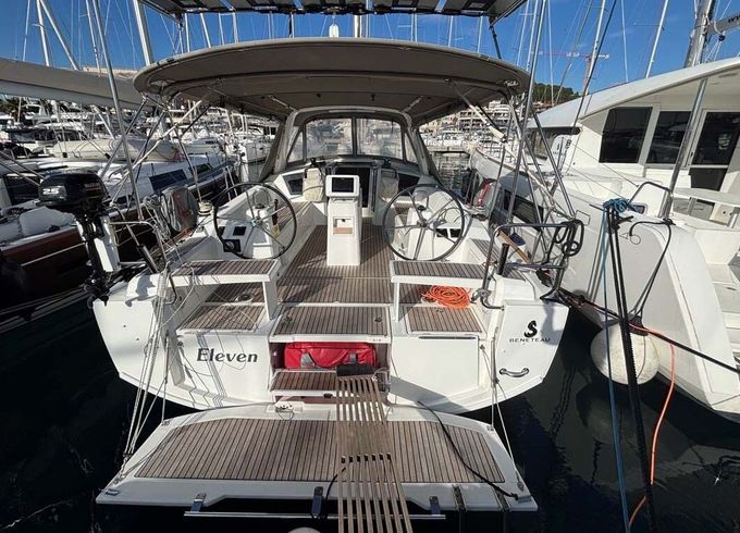 Sailboat Bénéteau Oceanis 38.1 11m