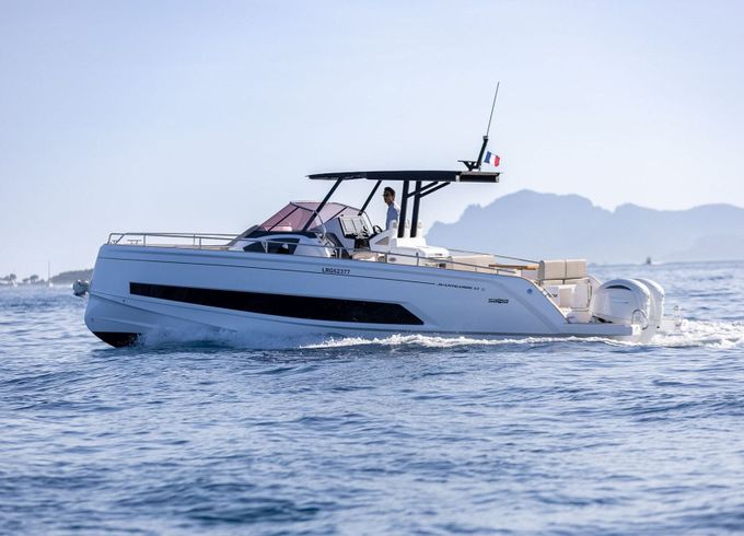 Motor yacht Salpa Avant Garde 600hp