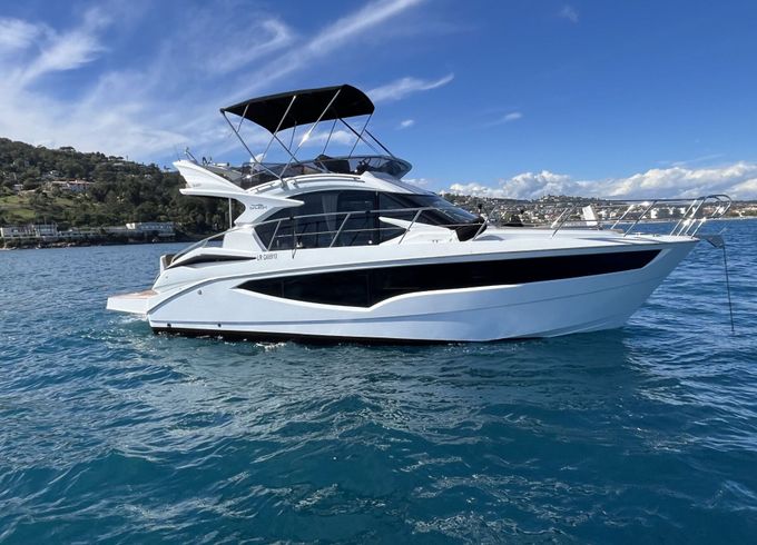 Motorboat Galeon 360 Fly 700hp