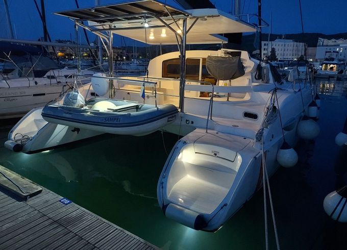 Catamaran Fountaine Pajot Lavezzi 40 11.96m