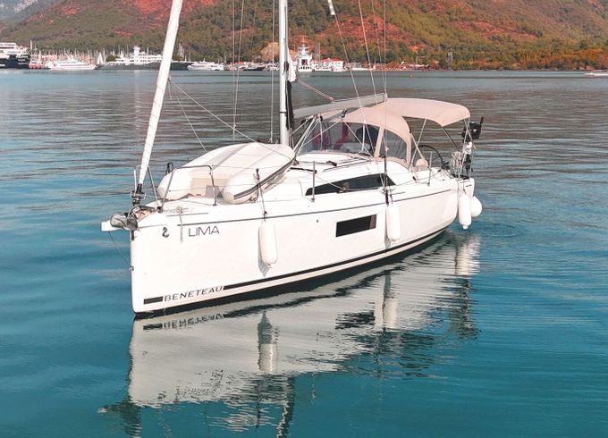 Sailboat Beneteau Oceanis 30.1 9m