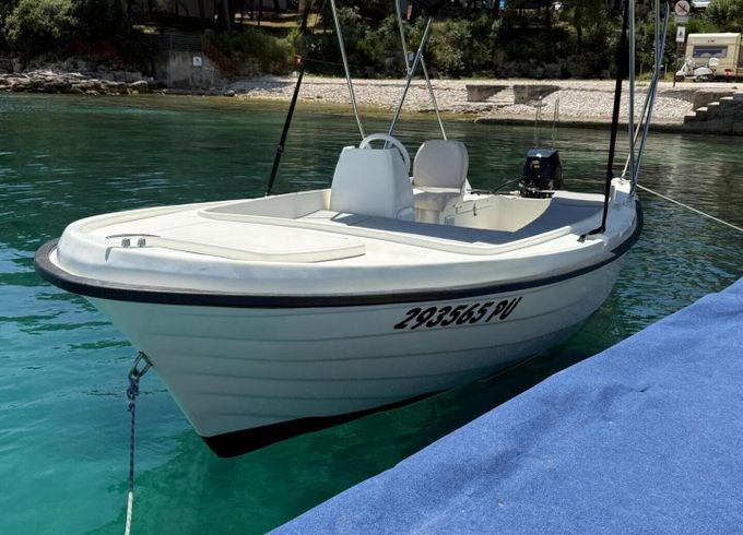 Boat without licence  Adria 500 sundeck deluxe 6hp