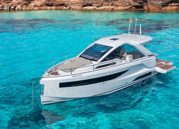 Motorboat Jeanneau DB 37 660hp