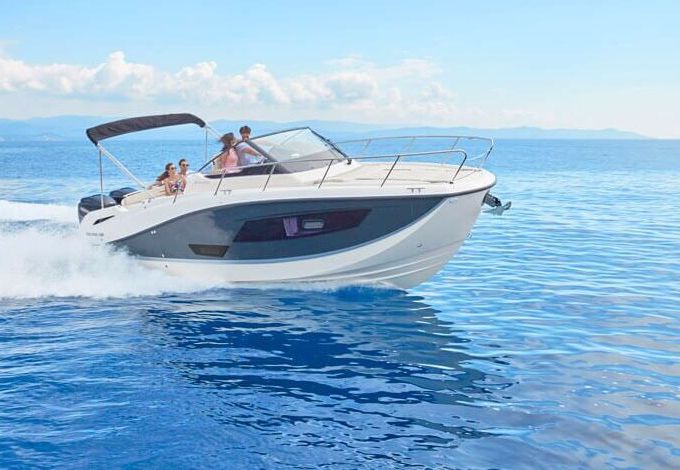 Motorboat Quicksilver Activ 875 Sundeck 450hp