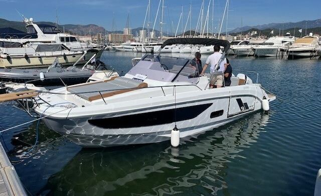 Motorboat BENETEAU FLYER 9 250hp