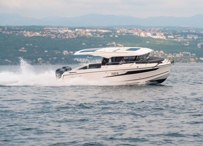 Motorboat Parker 920 Explorer MAX 350hp