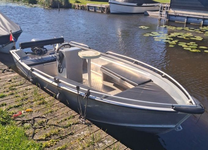 Motorboat Qwest R450 8hp