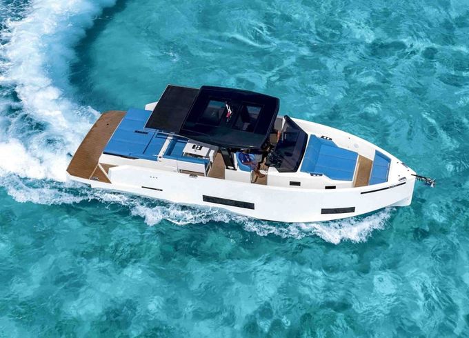 Motorboat De Antonio D32 900hp