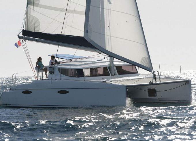 Catamaran FOUNTAINE PAJOT MAHE 36 11m