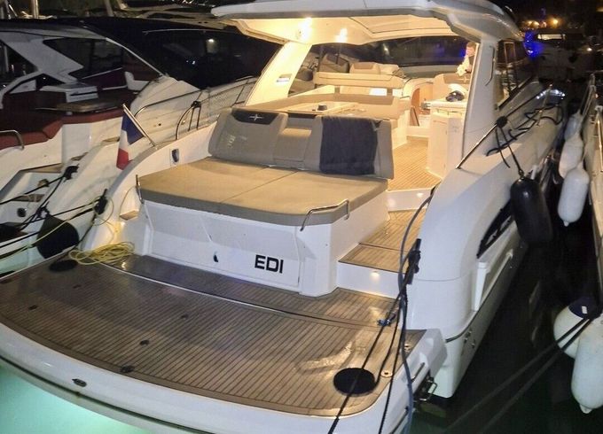 Motor yacht Bavaria 45 HT 400hp