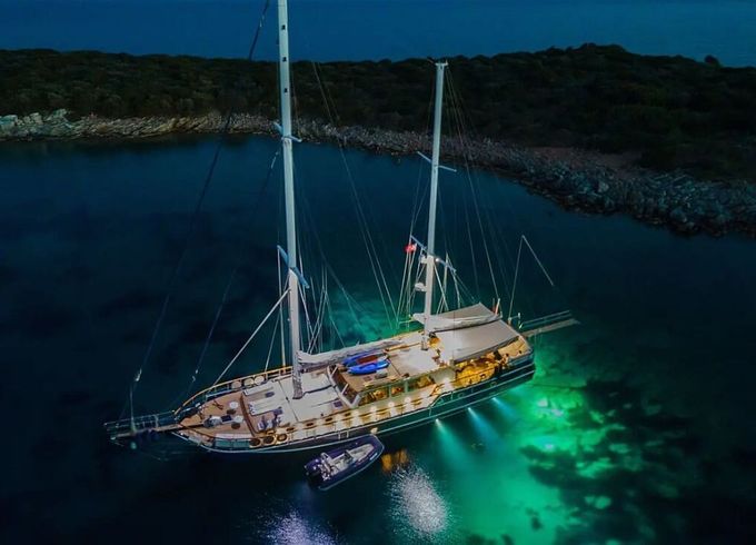 Sailboat MOTORSAILOR DEA DEL MARE 560hp