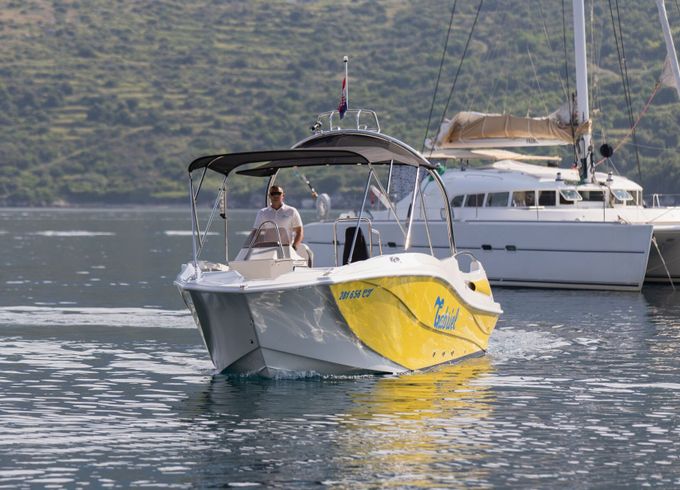 Motorboat Mercan Yachting Excursion 34 320hp