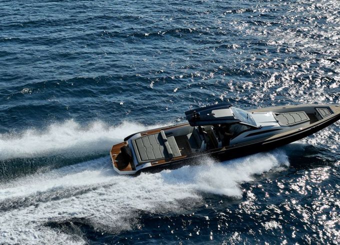 Motorboat Technohull Omega 47 900hp