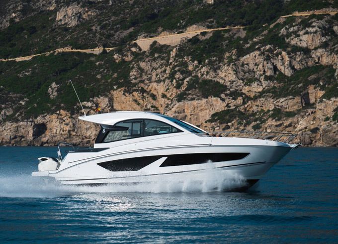 Motorboat Beneteau Gran Turismo 32 600hp