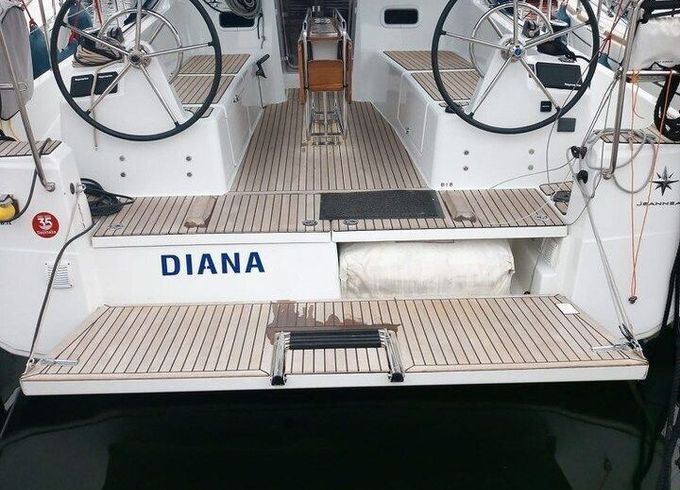 Sailboat Jeanneau Sun Odyssey 380 11m