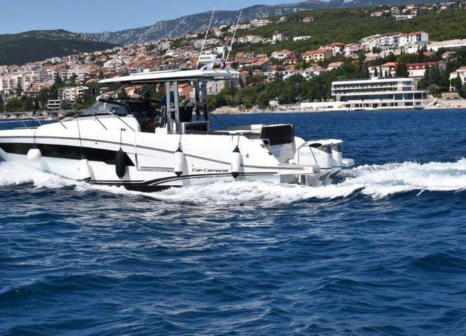 Motorboat Cap Camarat 10.5 WA 700hp
